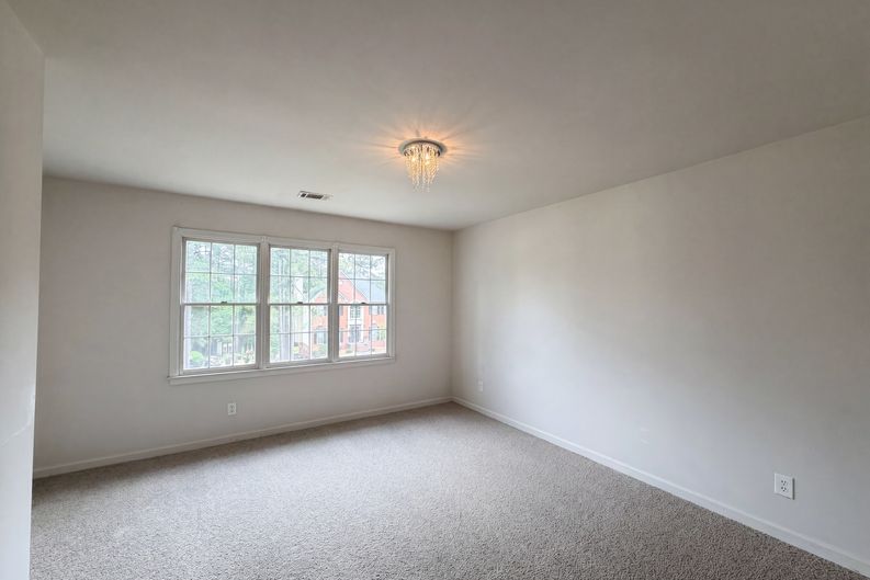 Photo 12 of 26 of 1900 Milfield Cir, Snellville, GA
