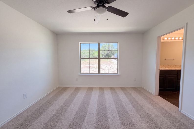 Photo 4 of 18 of 521 Brazos Hills Dr, Weatherford, TX