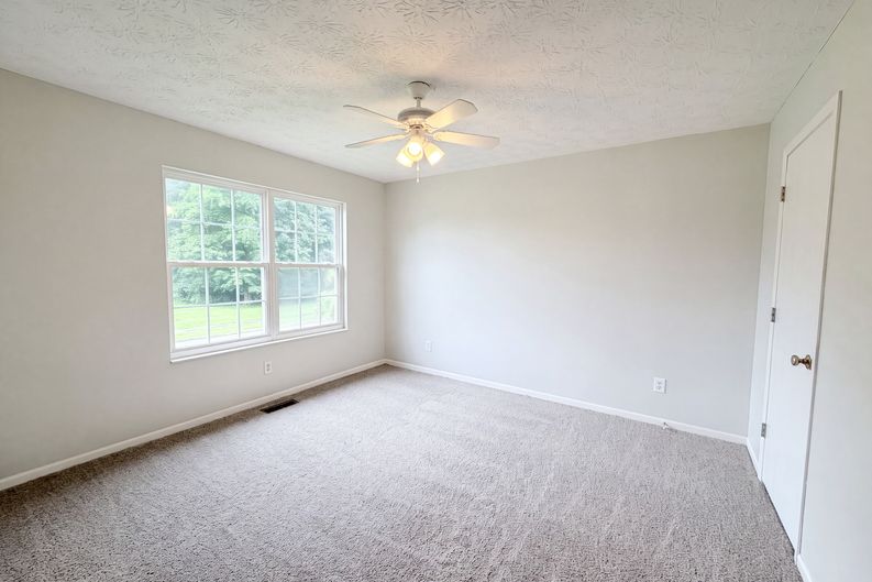 Photo 12 of 25 of 4213 Mallard Dr, Batavia, OH