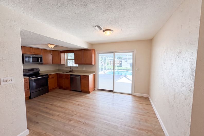 Photo 6 of 21 of 624 Sherman Rd, South Daytona, FL
