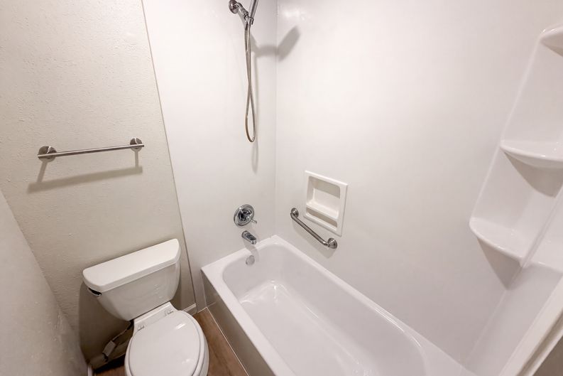 Photo 11 of 20 of 318 Floravista Dr, Webster, TX