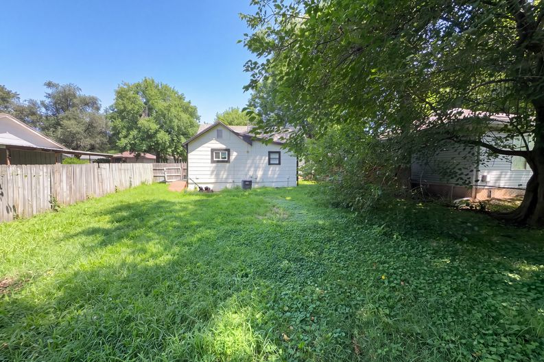Photo 26 of 29 of 1446 E Whiteside St, Springfield, MO