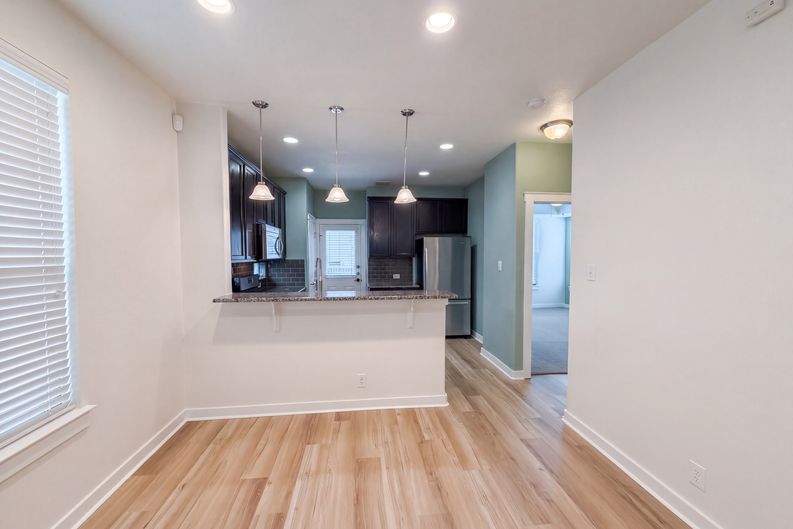 Photo 8 of 27 of 2101 Rivers Edge Way, Austin, TX