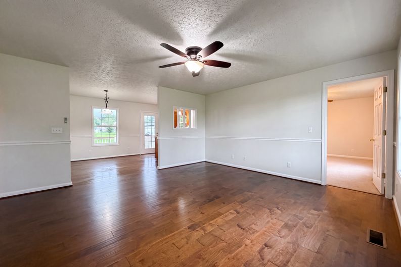 Photo 6 of 17 of 610 W Harper Rd, Portland, TN