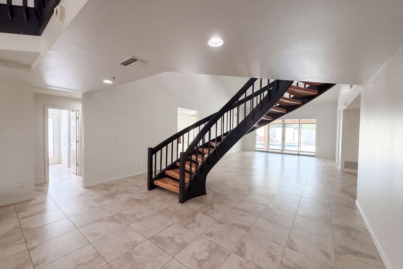 Photo 7 of 36 of 10240 E Cochise Dr, Scottsdale, AZ