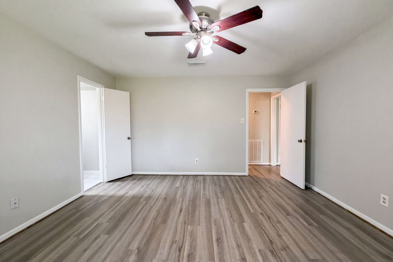 Photo 14 of 19 of 9606 Ballin David Dr, Spring, TX