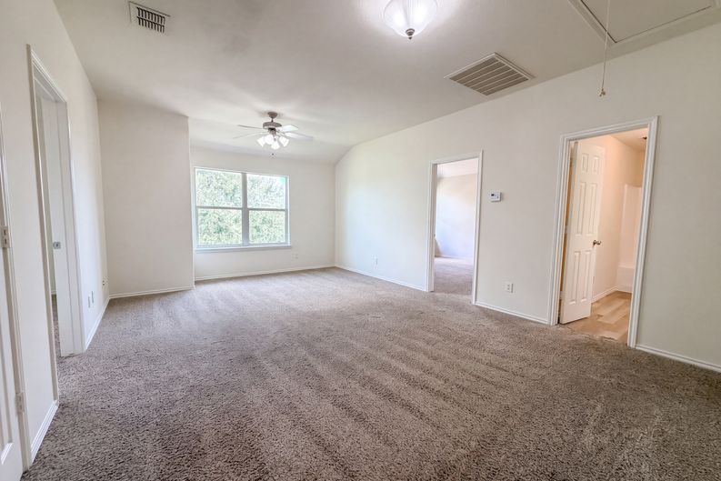 Photo 4 of 21 of 3765 Columbia Dr, Cibolo, TX