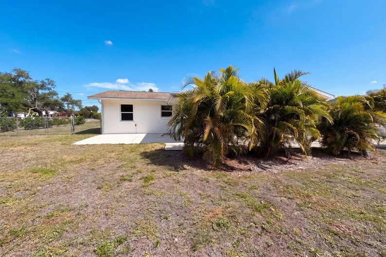 Photo 26 of 28 of 829 E 4th St, Englewood, FL