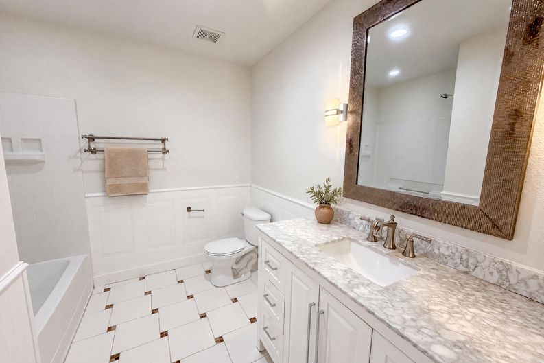 Photo 14 of 19 of 111 Forest Park Ln, Red Oak, TX