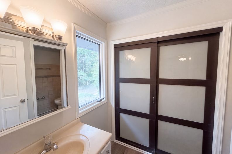 Photo 10 of 16 of 4305 Kaplan Dr, Raleigh, NC