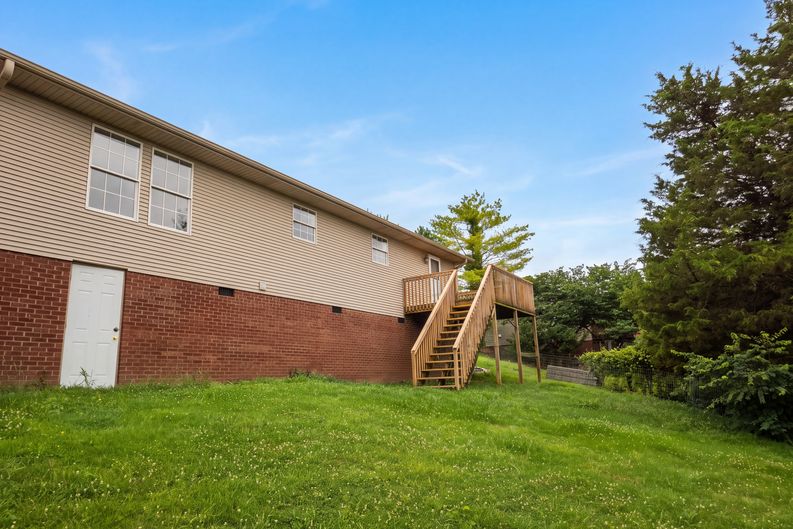 Photo 5 of 24 of 1317 Twin Brook Dr, Berea, KY