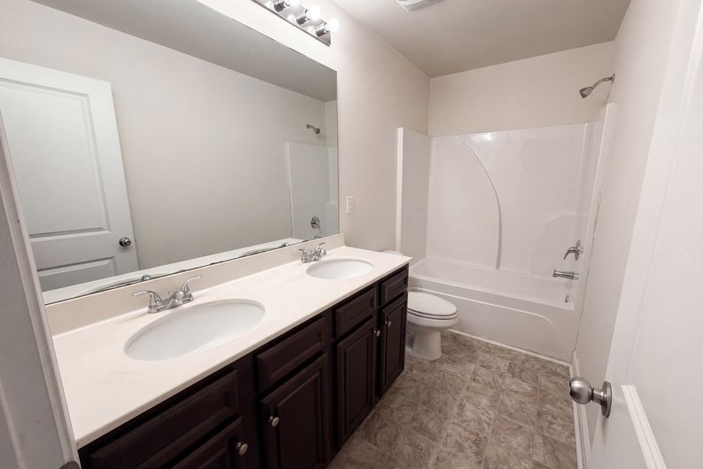 Photo 16 of 19 of 2627 Glenbrook Ln, Conyers, GA