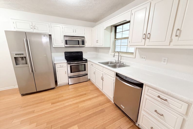 Photo 6 of 23 of 4558 Coopers Creek Pl SE, Smyrna, GA