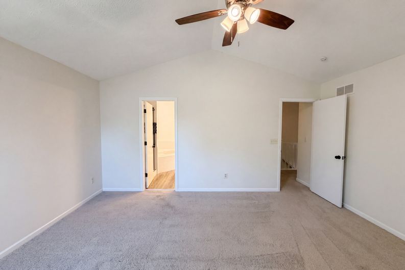 Photo 4 of 29 of 4976 Vicksburg Ln, Hilliard, OH