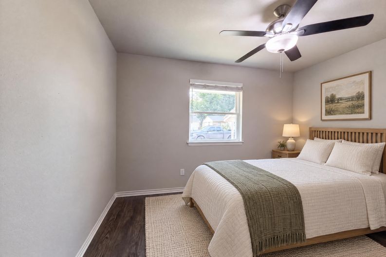 Photo 11 of 20 of 330 E Coral Way, Grand Prairie, TX
