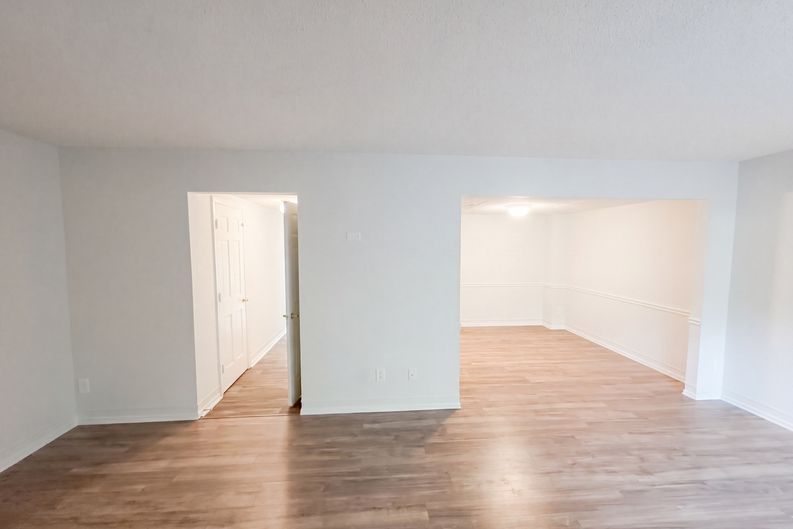 Photo 7 of 21 of 3229 Regents Park Ln, Greensboro, NC