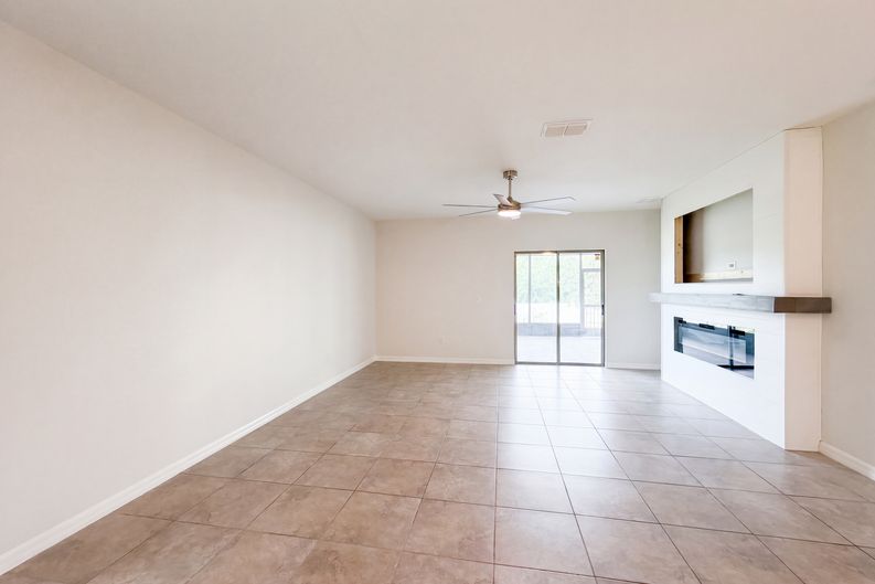 Photo 9 of 42 of 10448 Carloway Hills Dr, Wimauma, FL