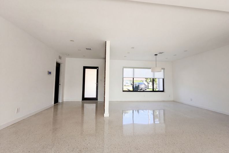 Photo 8 of 17 of 1717 NE 20th Ave, Fort Lauderdale, FL