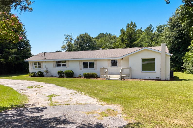 Photo 27 of 32 of 630 S Lee St, Batesburg, SC