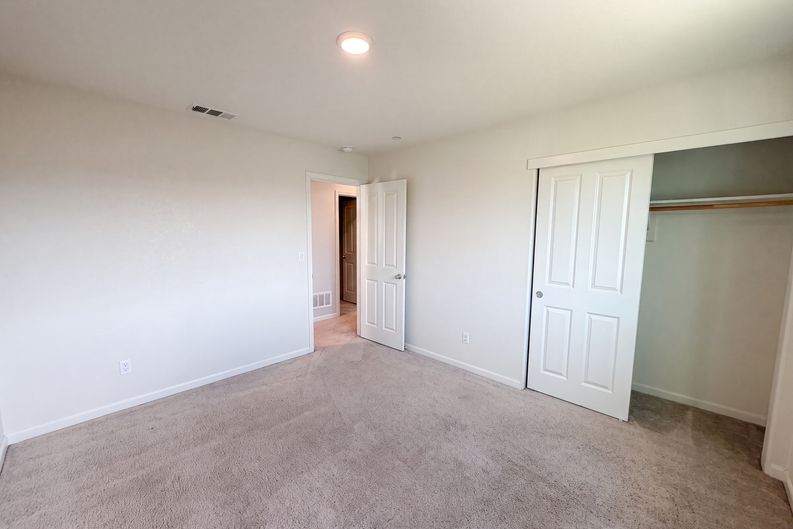 Photo 16 of 27 of 8224 Kossum Way, Elk Grove, CA
