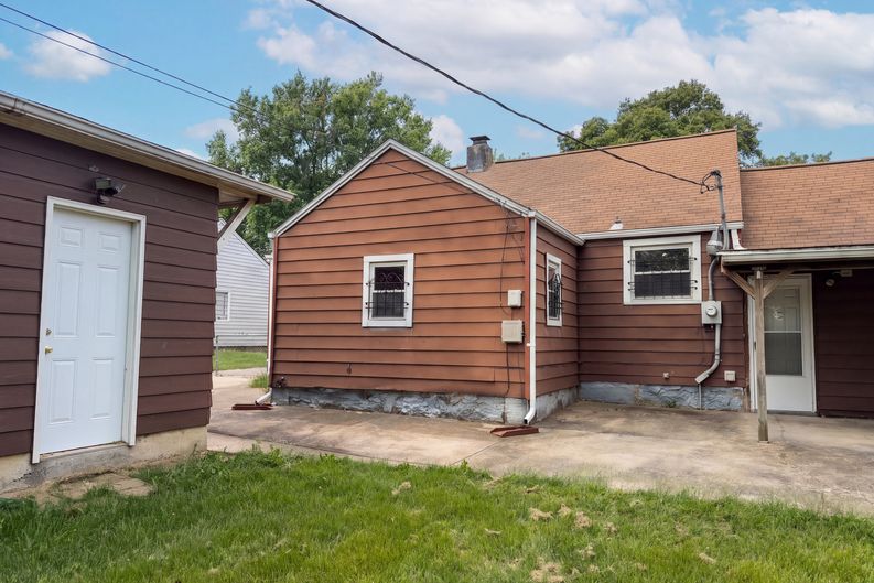 Photo 3 of 31 of 7217 Brooklyn Ave, Kansas City, MO