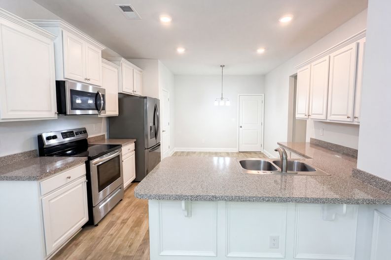 Photo 9 of 27 of 11916 Lovejoy Crossing Pl, Lovejoy, GA