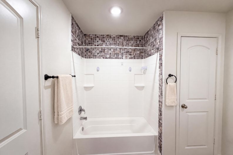 Photo 10 of 16 of 6115 El Oro Dr, Houston, TX