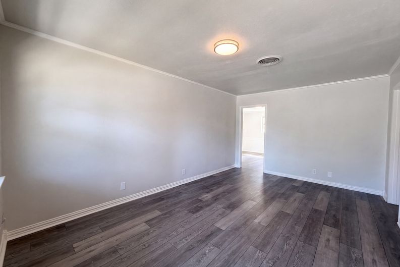 Photo 6 of 25 of 5421 Bonnie Wayne St, Haltom City, TX