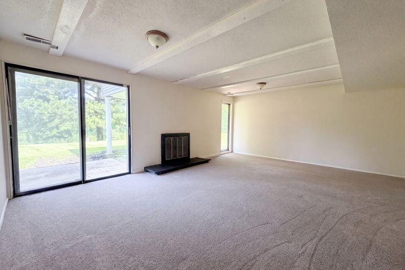 Photo 9 of 20 of 5277 Suntrail Dr, Black Jack, MO