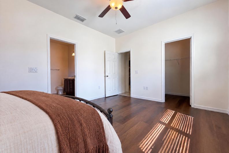 Photo 14 of 47 of 1416 Hickory View Cir, Parrish, FL