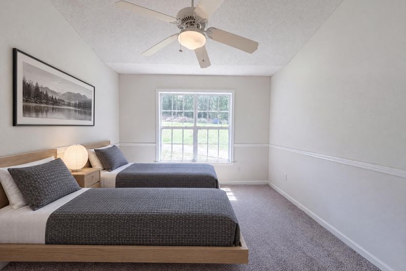 Photo 9 of 17 of 221 Grandview Dr, Statesville, NC