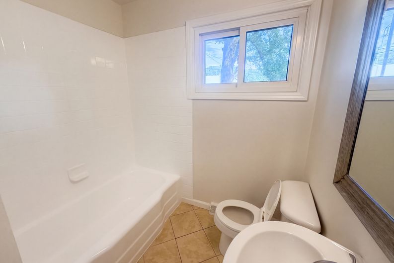 Photo 16 of 18 of 509 Greenbriar Rd, Greensboro, NC