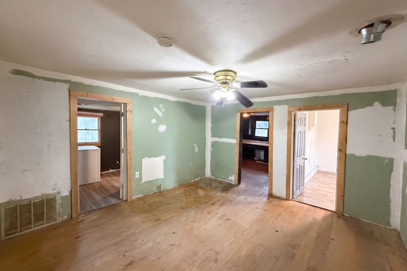 Photo 11 of 27 of 309 B St NE, Linton, IN
