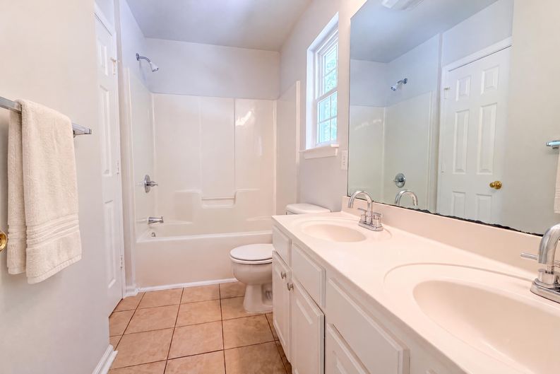 Photo 16 of 23 of 6226 Dumont Ln, Charlotte, NC