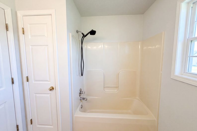 Photo 16 of 24 of 1117 Thornberry Dr, Clarksville, TN