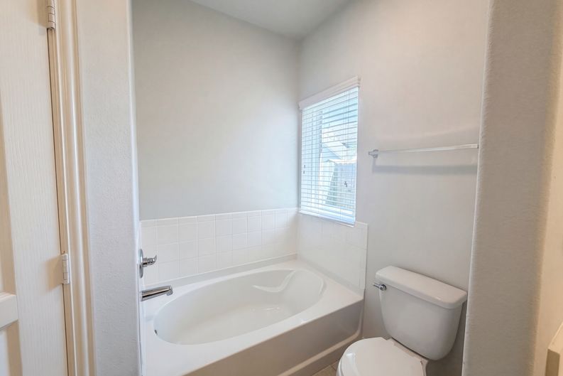 Photo 6 of 23 of 1038 Cash St, Alvin, TX