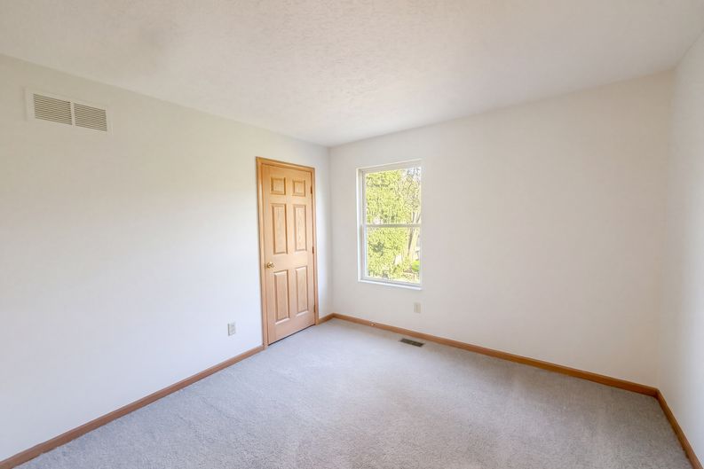 Photo 13 of 40 of 232 Brownstone Ct, Westerville, OH