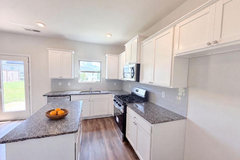 Photo 9 of 25 of 2048 Massey Ln, Winder, GA