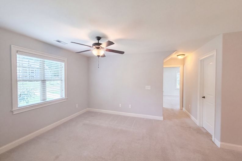 Photo 15 of 19 of 131 Lakeshore Hills Dr, Mooresville, NC