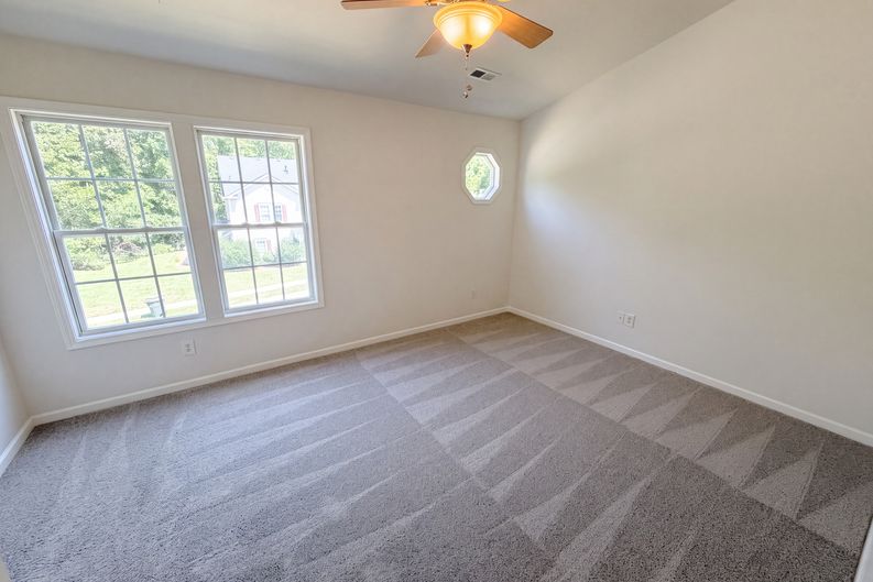 Photo 6 of 21 of 9514 Littleleaf Dr, Charlotte, NC