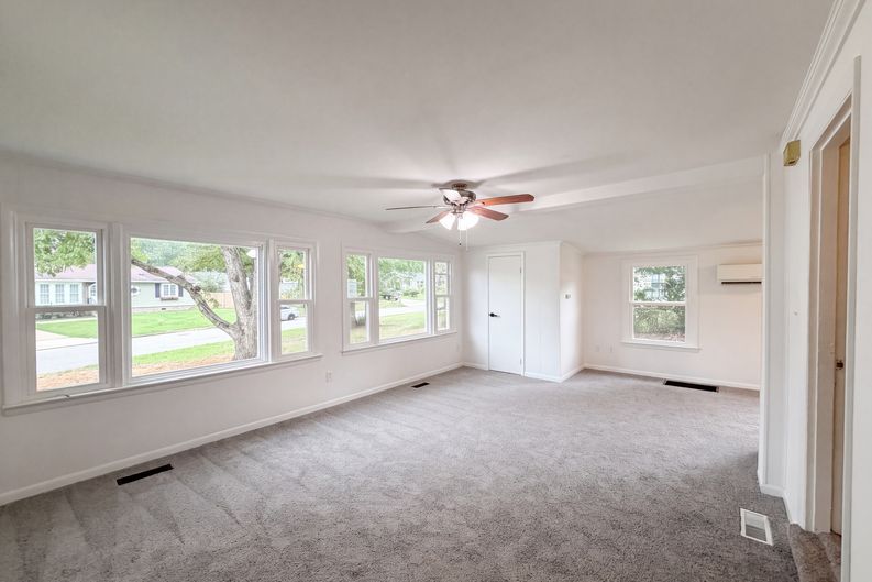 Photo 9 of 32 of 13512 Fitzhugh Ln, Woodbridge, VA