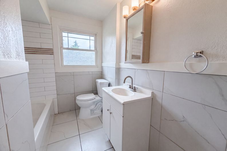 Photo 12 of 16 of 11650 NE Glisan St, Portland, OR