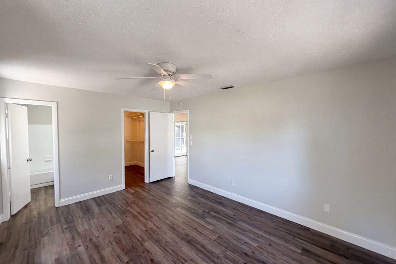 Photo 4 of 20 of 5064 Bromley Ave, Spring Hill, FL
