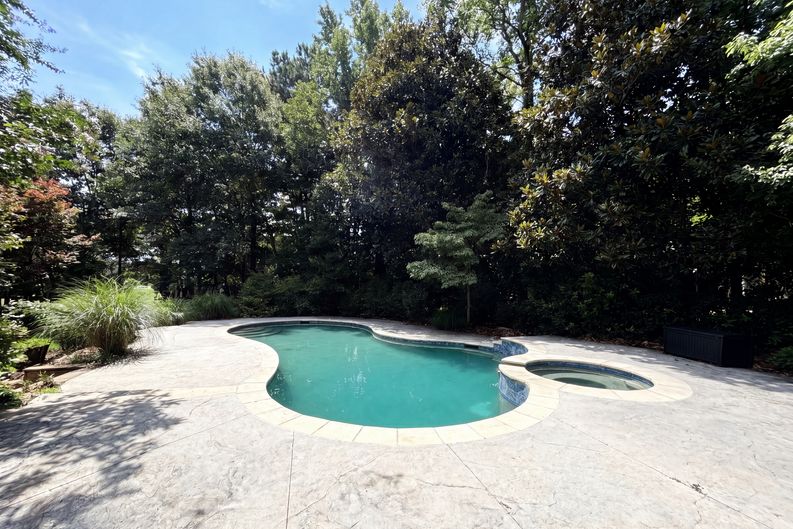 Photo 5 of 87 of 3135 Spalding Dr, Atlanta, GA