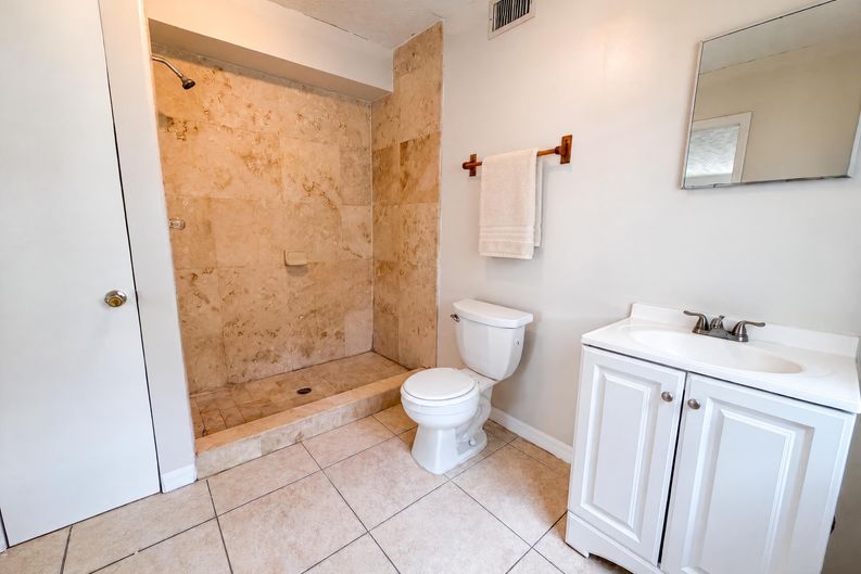 Photo 10 of 20 of 3740 Ballejo Ct W, Jacksonville, FL