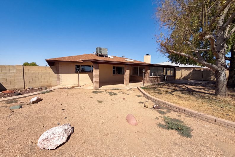 Photo 9 of 35 of 8301 N 47th Dr, Glendale, AZ