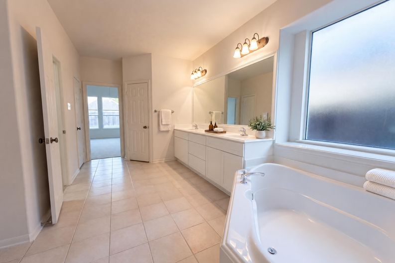 Photo 18 of 52 of 9019 Sunny Ridge Dr, Houston, TX