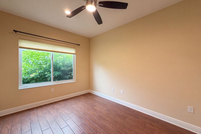 Photo 18 of 24 of 1121 Thornbury Dr, Parrish, FL
