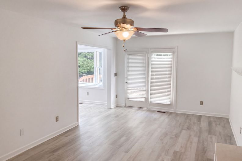Photo 8 of 27 of 4219 King Edward Ct, Greensboro, NC