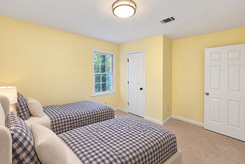 Photo 13 of 25 of 1454 Milford Ct S, Marietta, GA